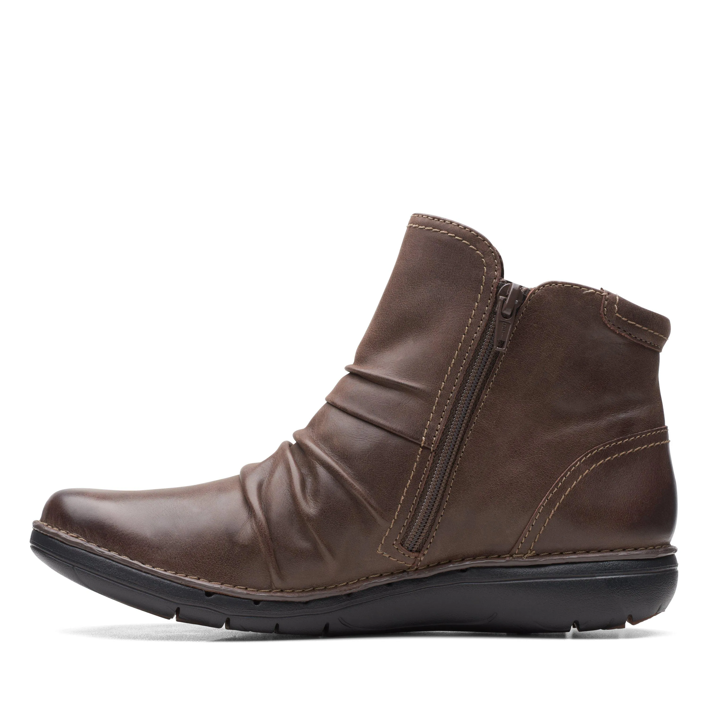 Clarks Un Loop Top in Brown Leather
