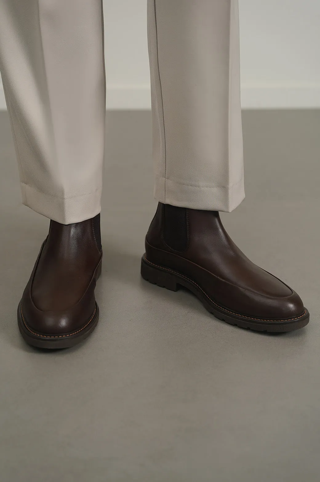 LEATHER CHELSEA BOOTS