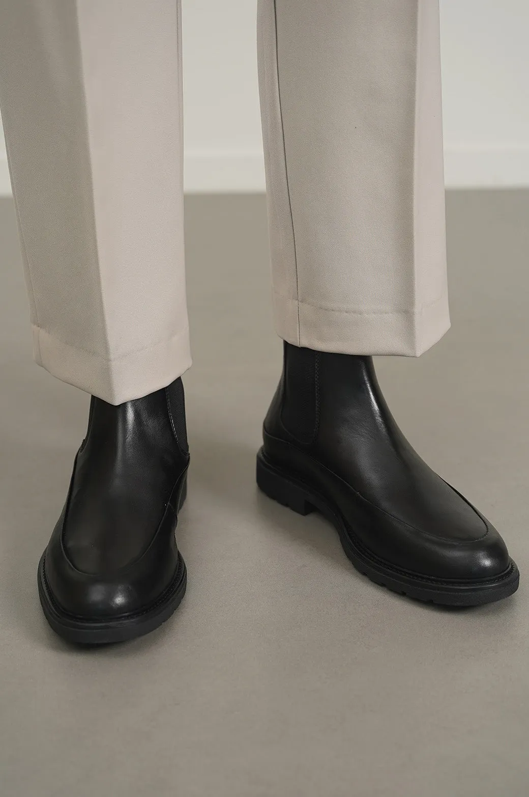 LEATHER CHELSEA BOOTS