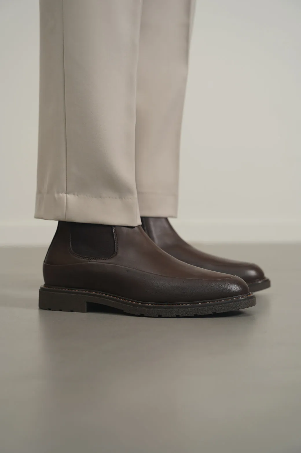 LEATHER CHELSEA BOOTS