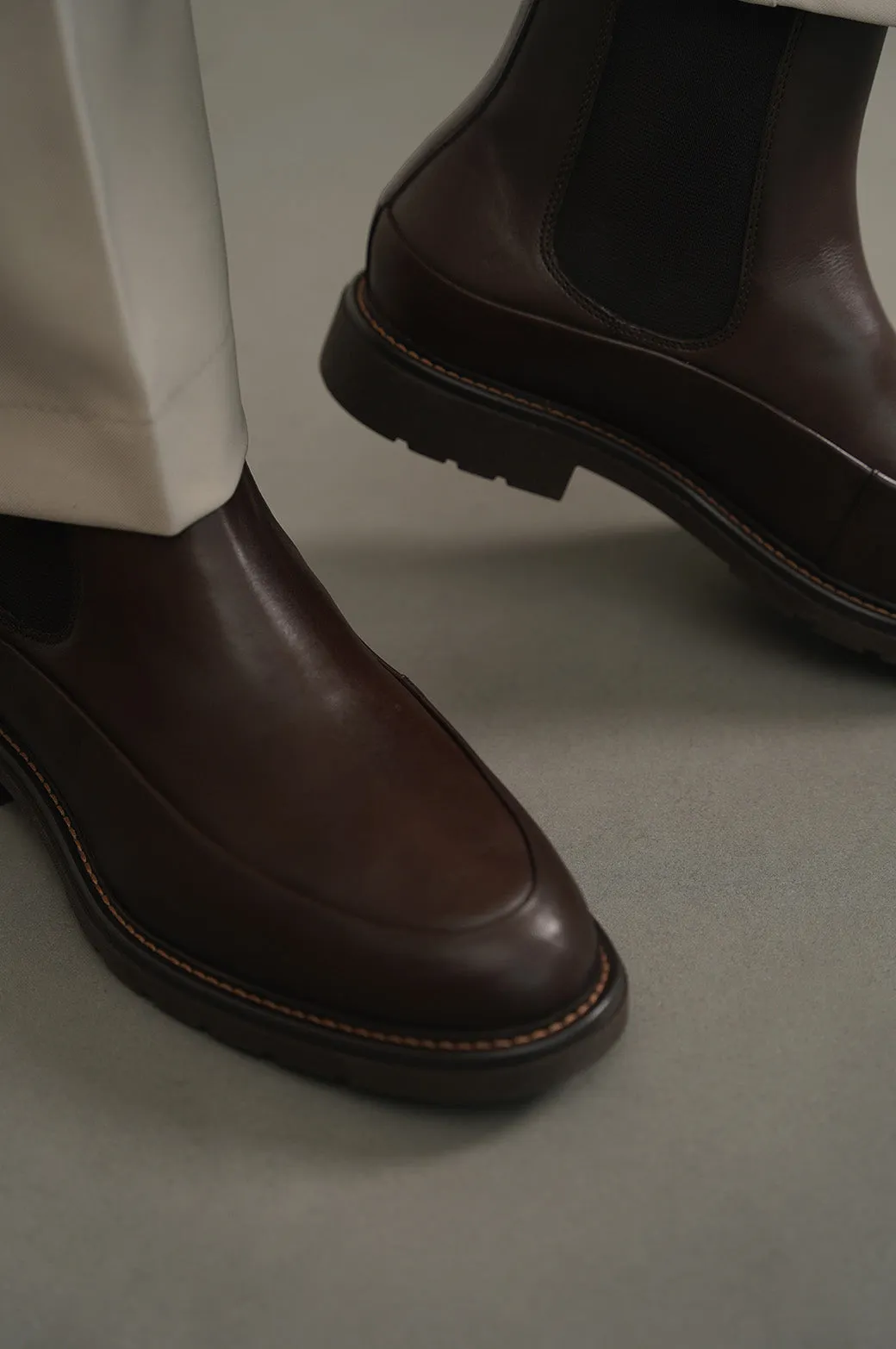 LEATHER CHELSEA BOOTS