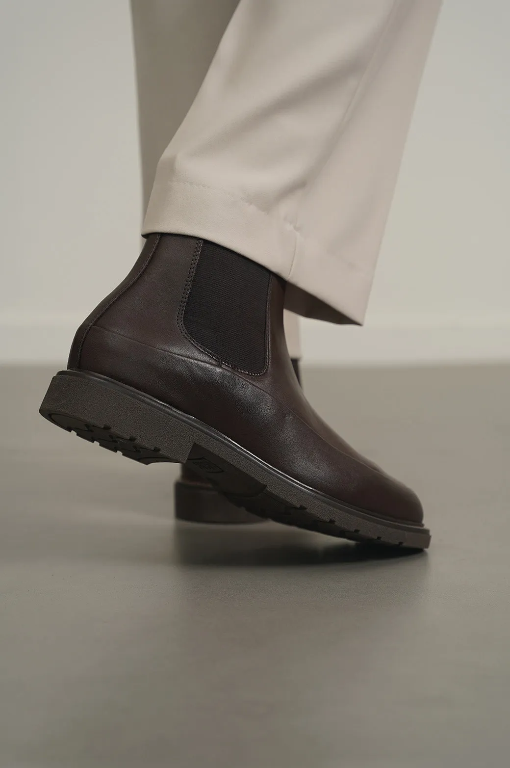 LEATHER CHELSEA BOOTS