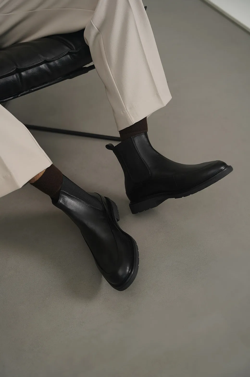 LEATHER CHELSEA BOOTS