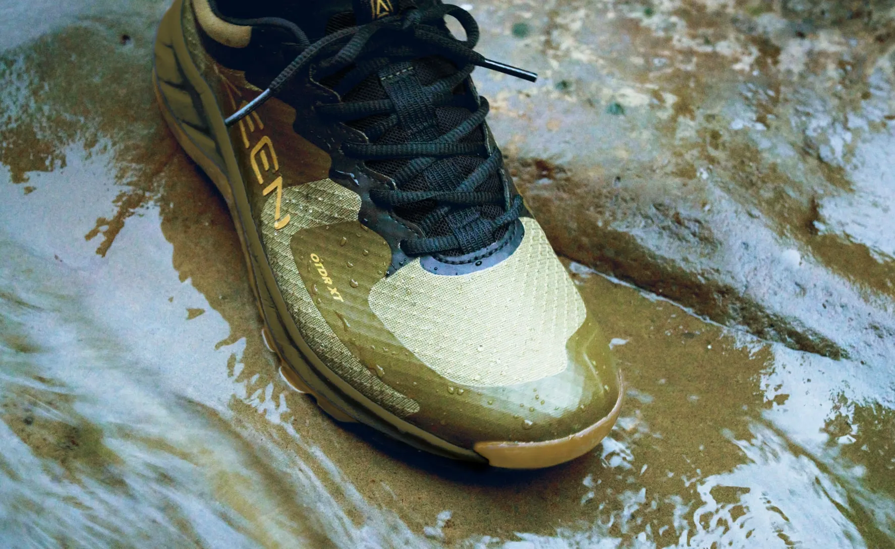Men's Versacore Waterproof Shoe  |  Brindle/Gold Flame