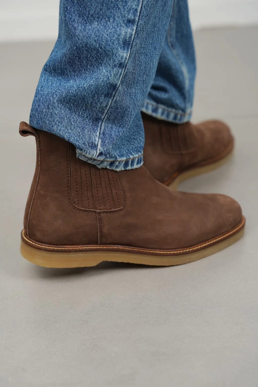 NUBUCK LEATHER CHELSEAS