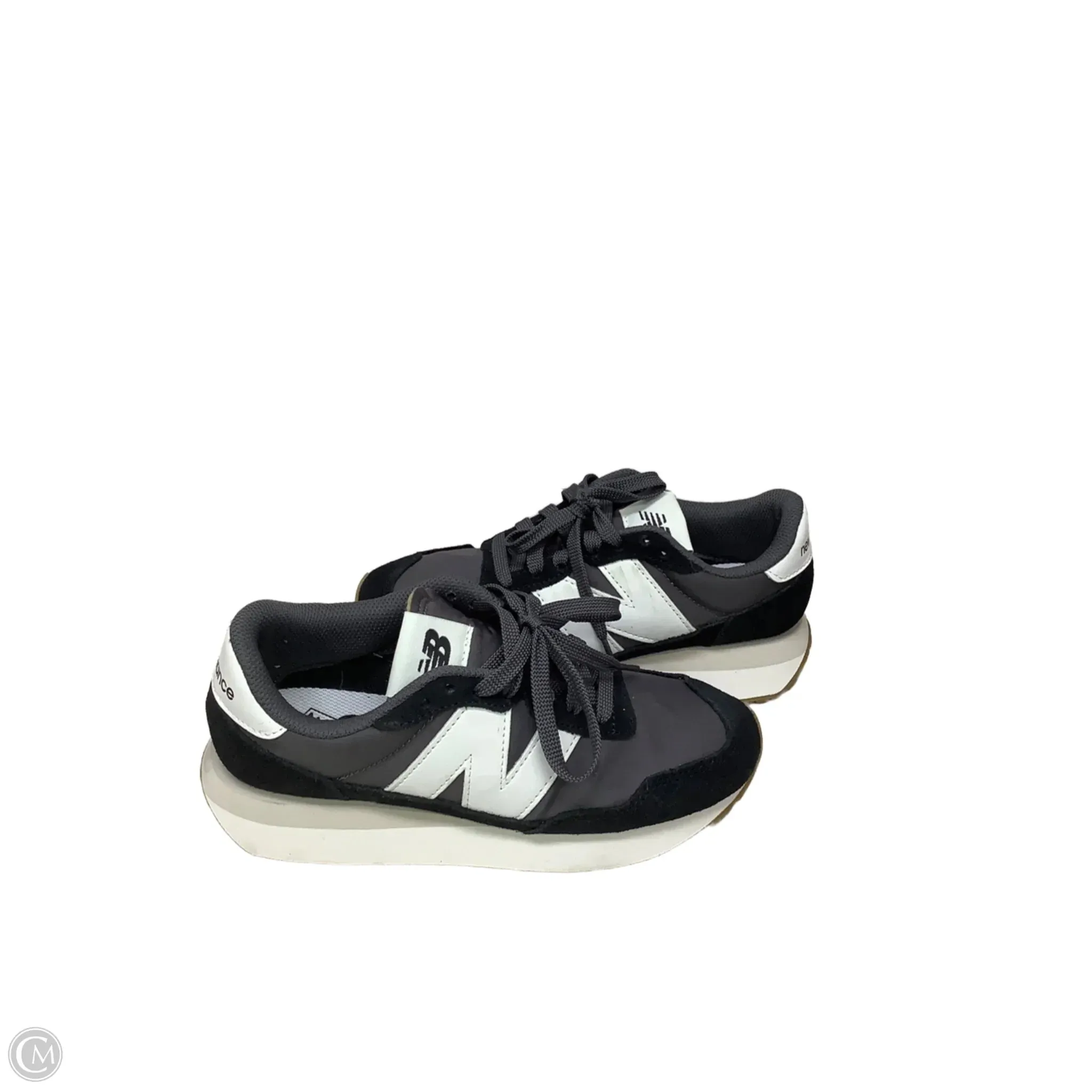Shoes Athletic By New Balance In Black & White, Size: 6