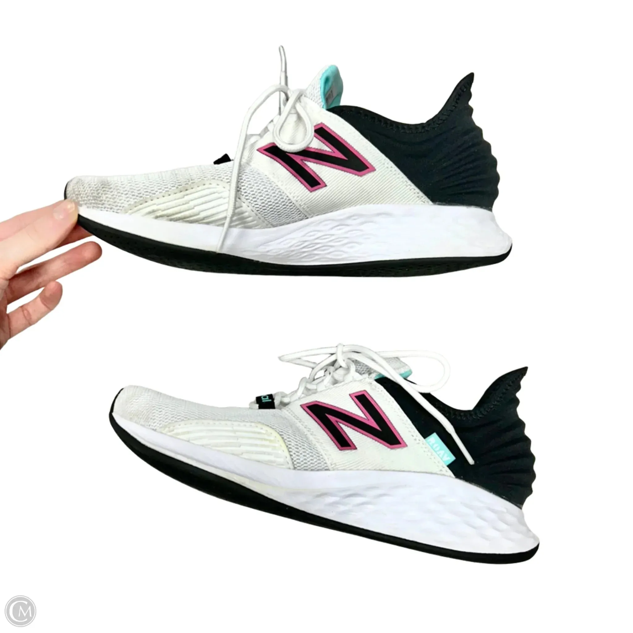 Shoes Athletic By New Balance In Black & White, Size: 8.5