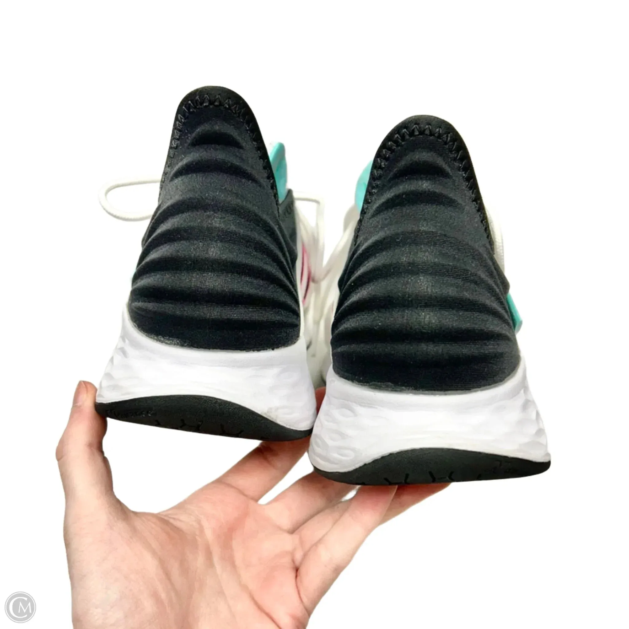 Shoes Athletic By New Balance In Black & White, Size: 8.5
