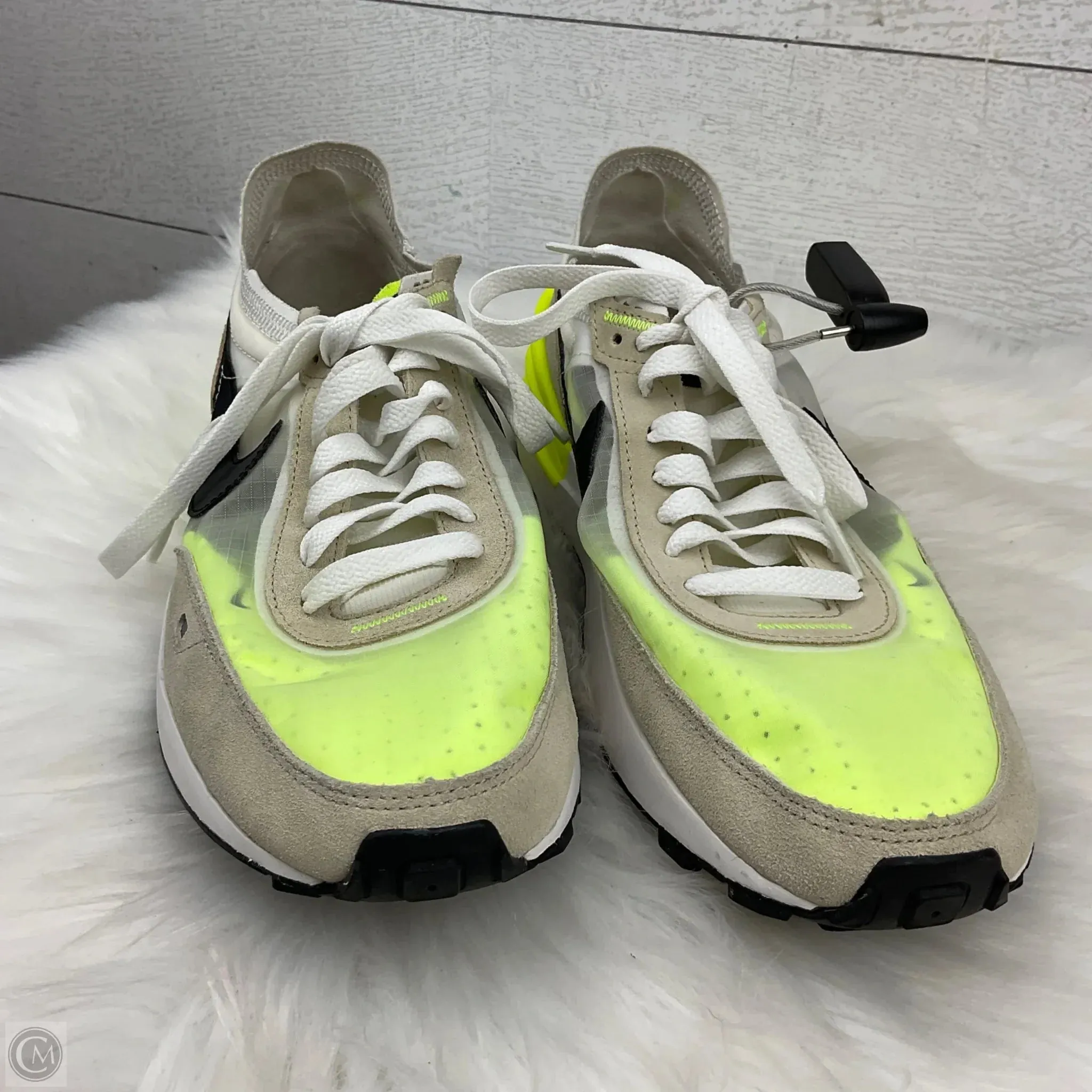 Shoes Athletic By Nike In White, Size: 8