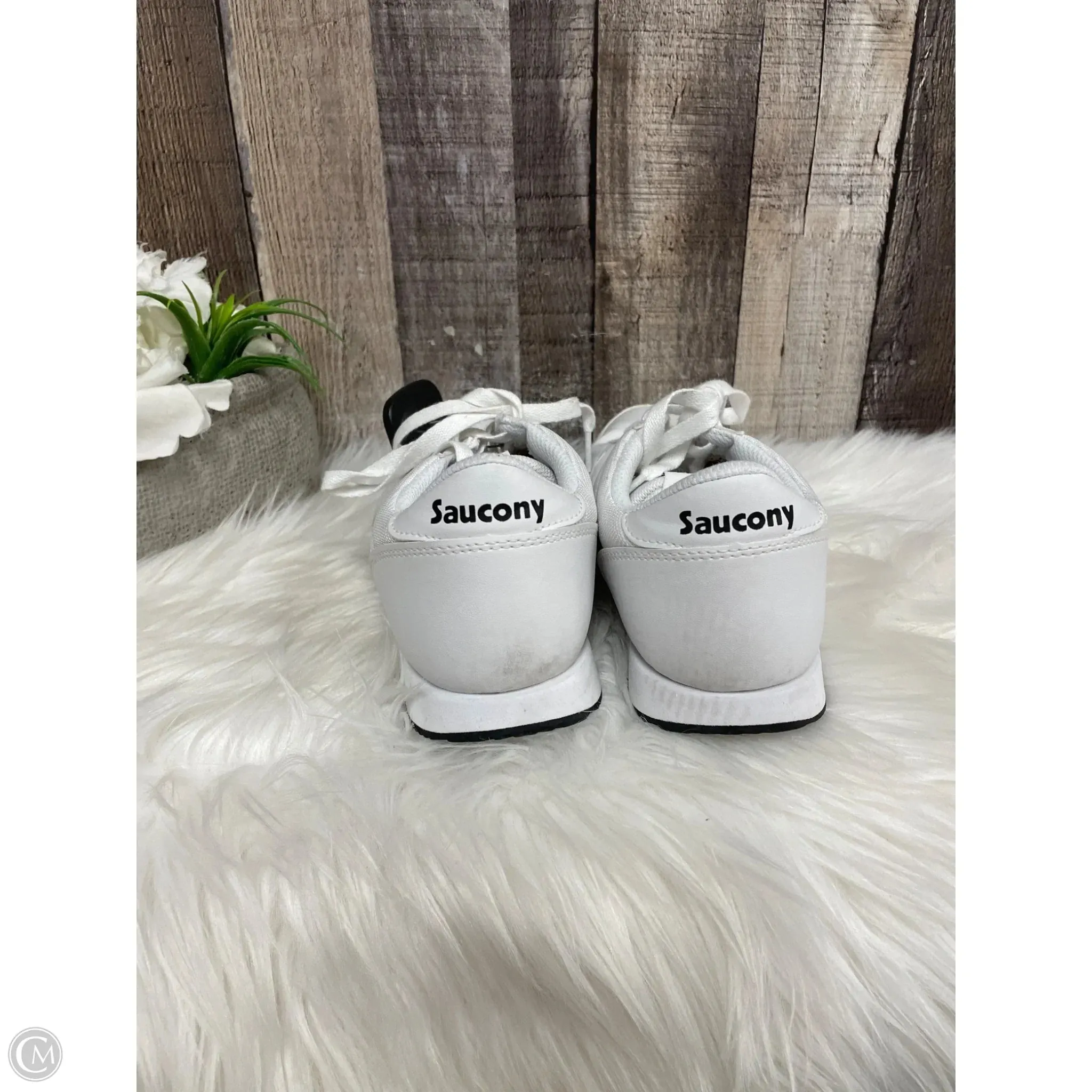 Shoes Athletic By Saucony In White, Size: 9