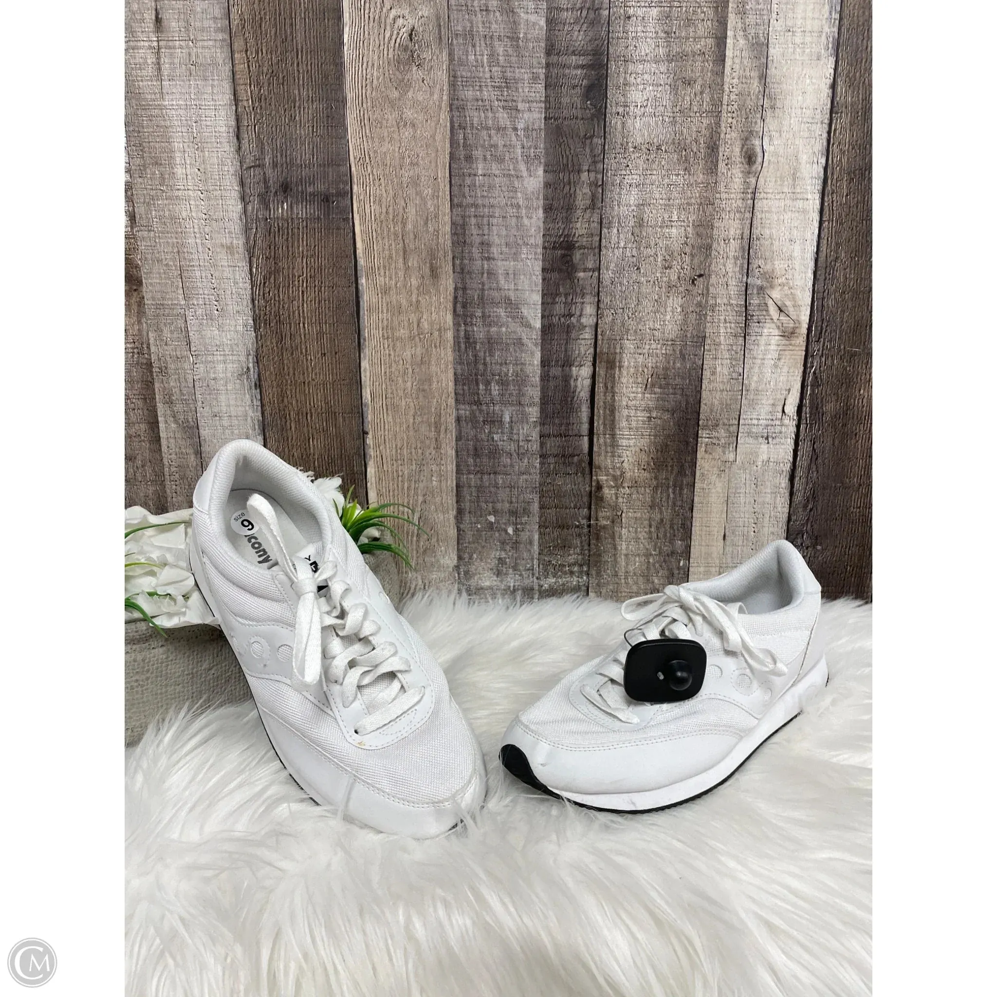 Shoes Athletic By Saucony In White, Size: 9