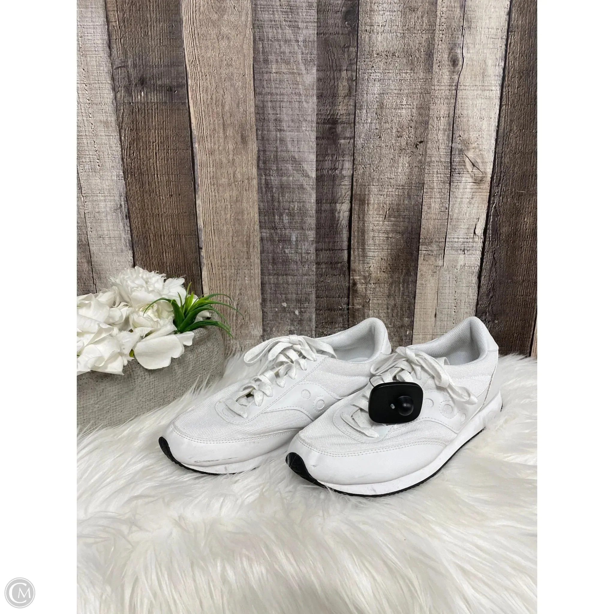 Shoes Athletic By Saucony In White, Size: 9
