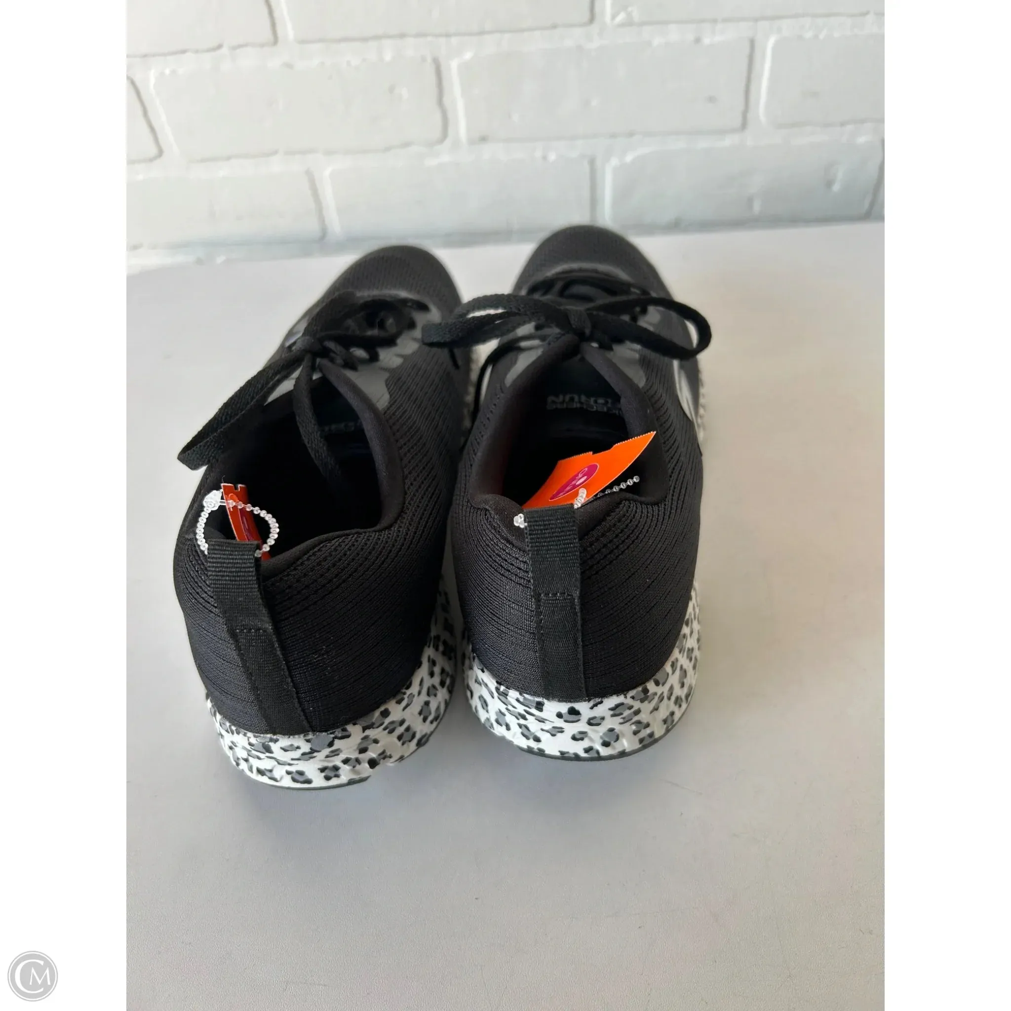 Shoes Athletic By Skechers In Black & White, Size: 11