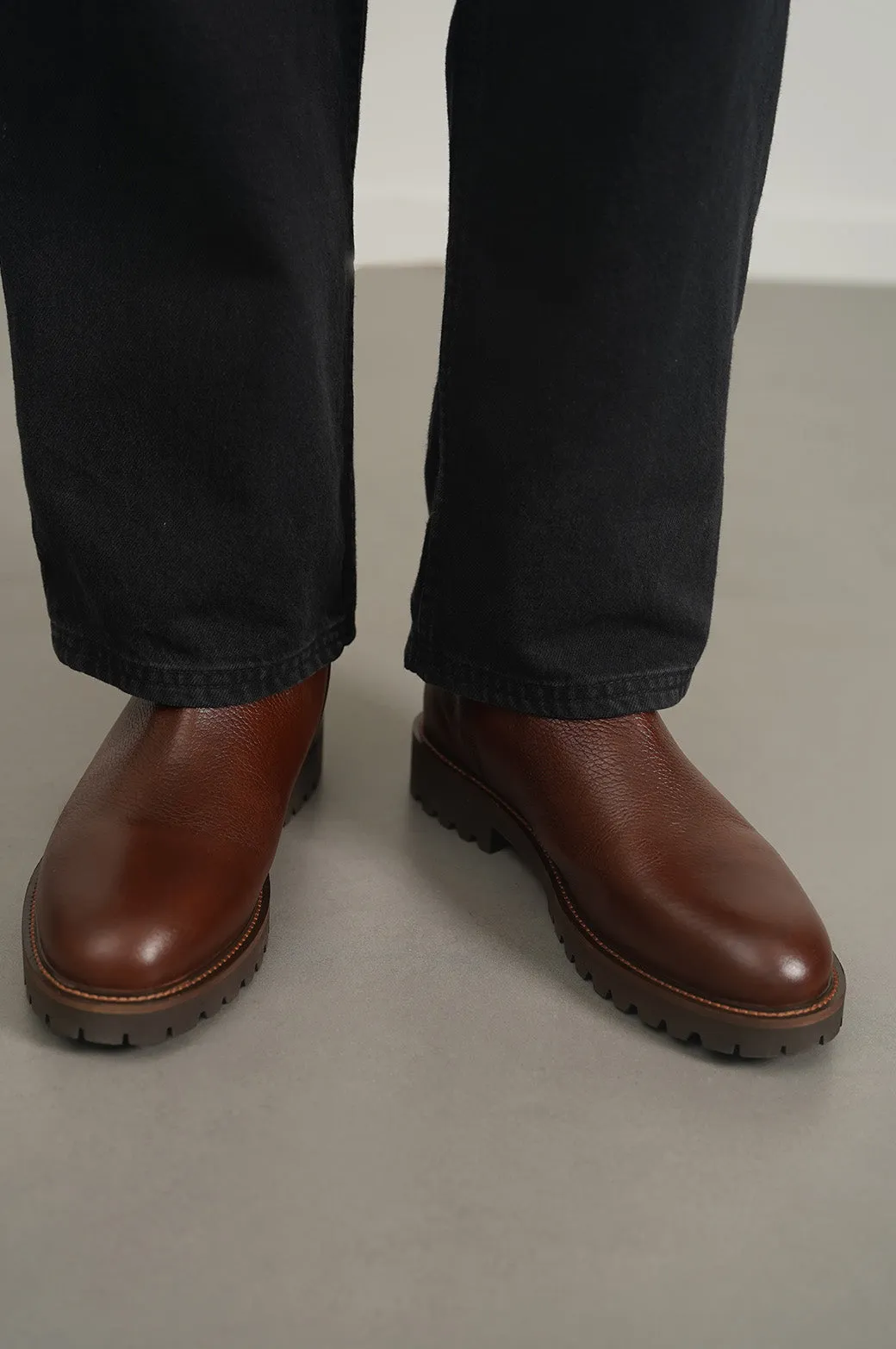 TEXTURED LEATHER CHELSEAS