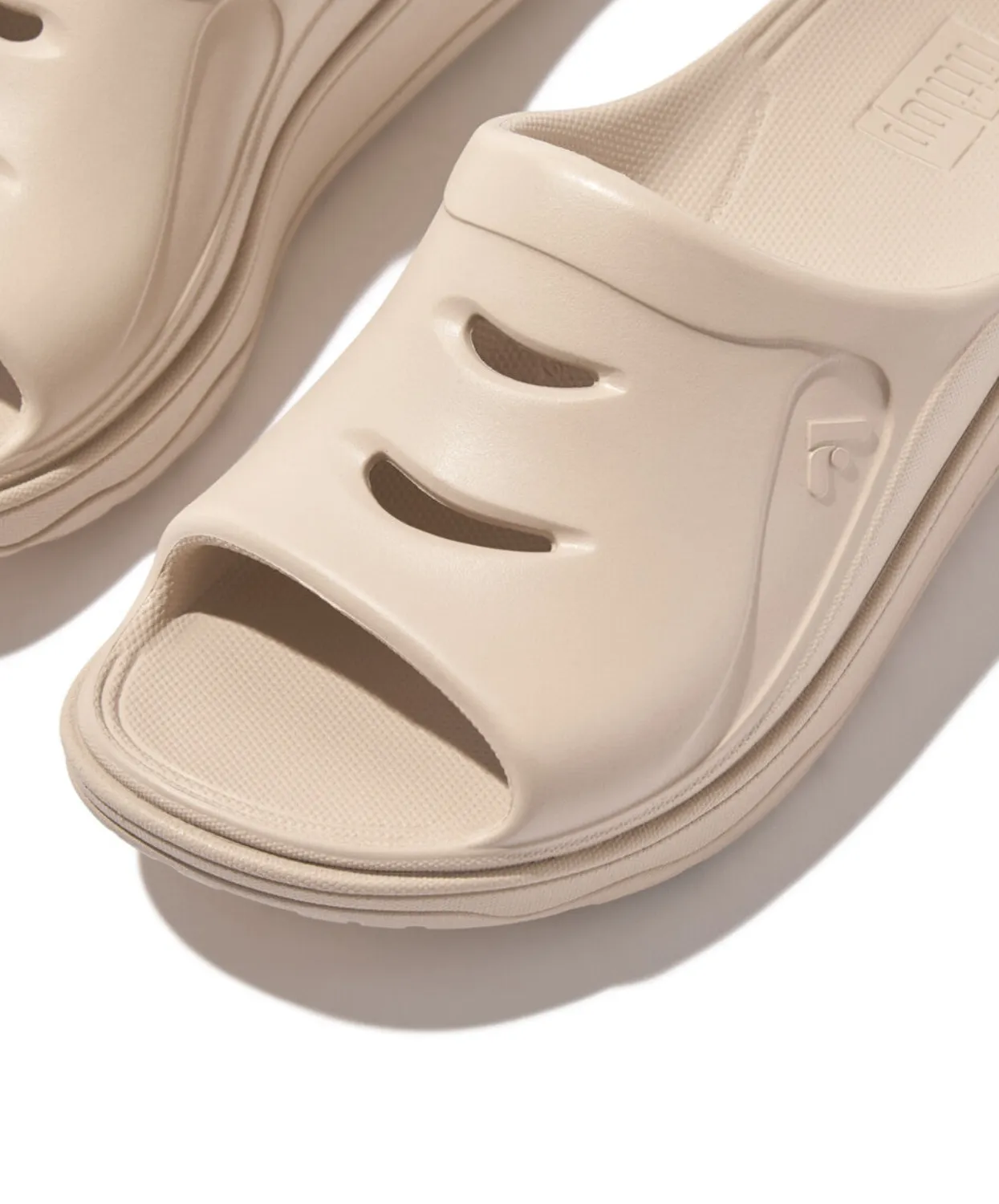 Womens Fitflop Shoes Fitflop Relief Recovery Slides Beige