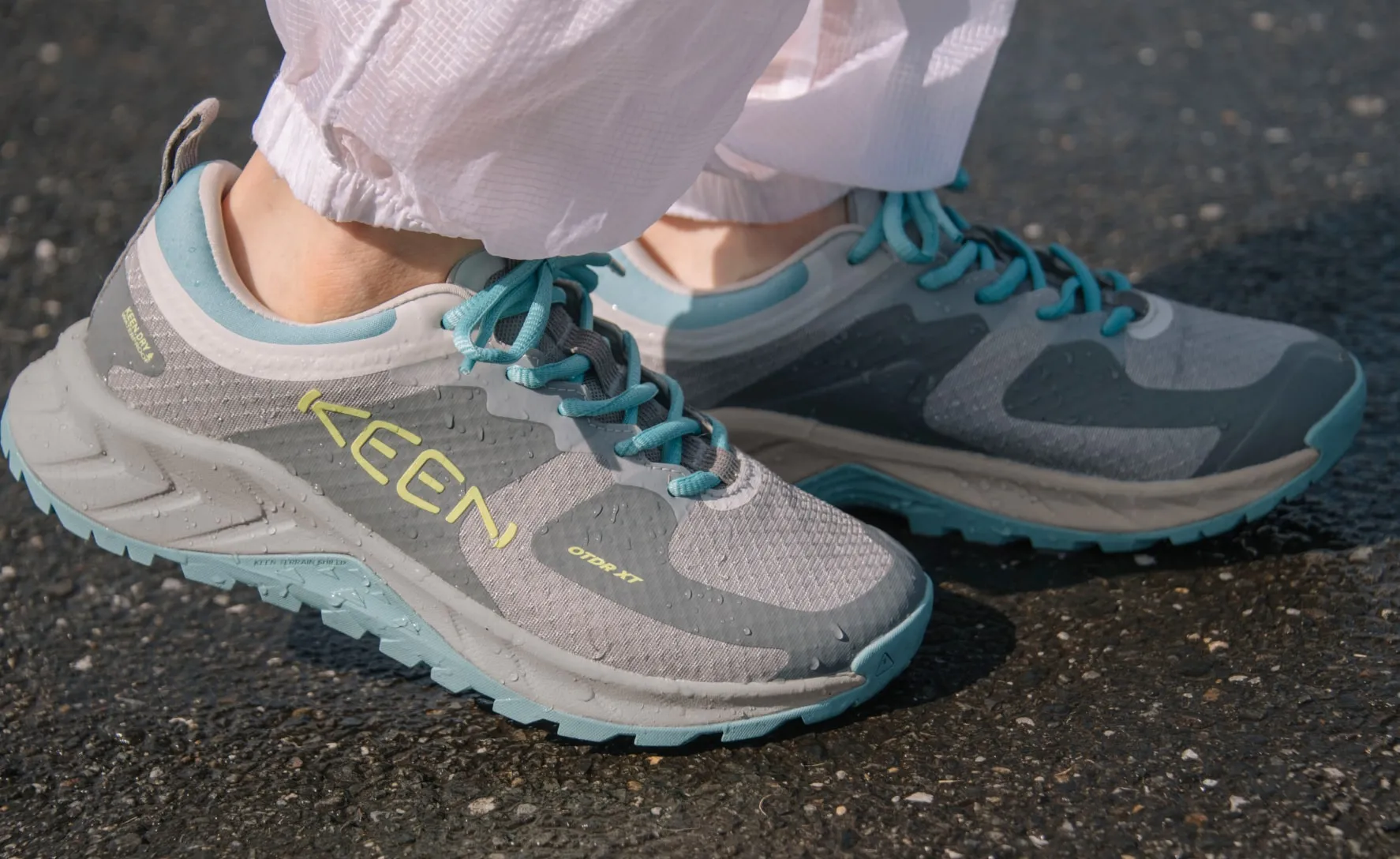 Women's Versacore Waterproof Shoe  |  Beaujolais/Gold Flame